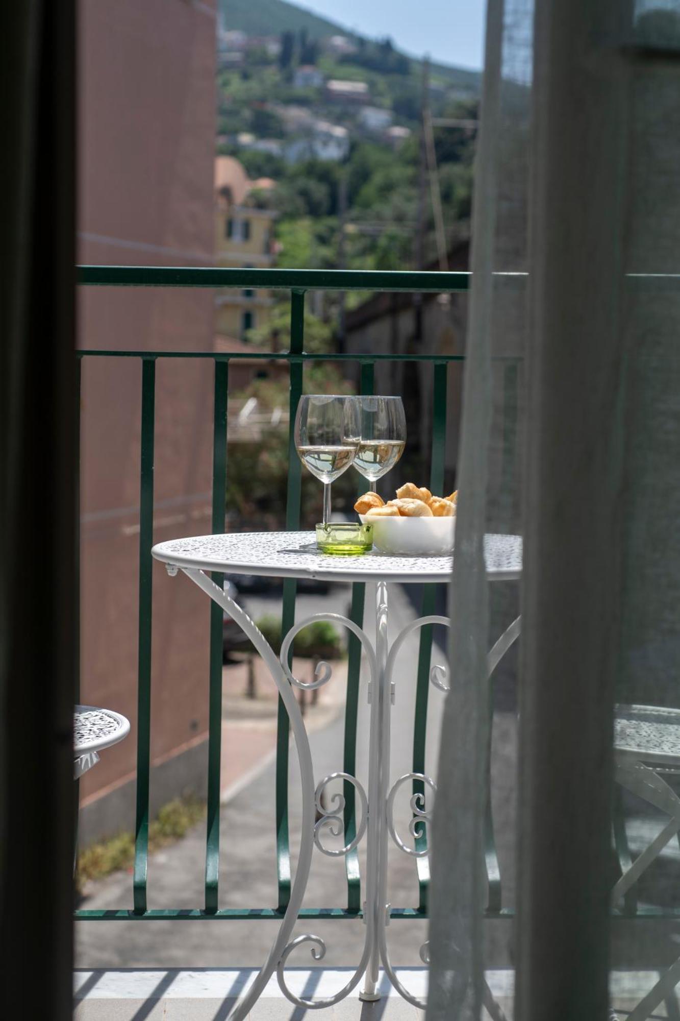 Hotel Amoneglia Esterno foto